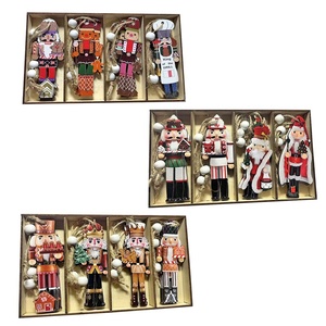 Marionnette de soldat de Noël en bois de 9cm pour décorations de vacances, ornement de fête avec bonhomme en pain d'épice, père Noël - Product Image 5