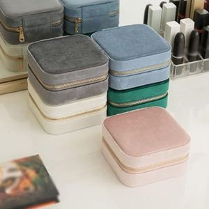 Caja de terciopelo cuadrada para joyas, mini organizador portátil de viaje para mujer con cremallera para anillos y pendientes - Product Image 4