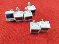Campurkan 2 buah Sensor Zse30a-01-c-m, 4 buah Zse30af-c6l-d Sistem Plc Kontrol Terprogram Otomasi Industri Baru Asli.