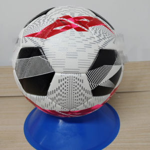 ลูกฟุตบอลแบบกำหนดเองปี 2026 สำหรับเล่นในร่มและกลางแจ้ง ขนาด 5 และ 4 สำหรับวัยรุ่นและผู้ใหญ่ ผลิตจากวัสดุ PVC TPU PU - Product Image 4