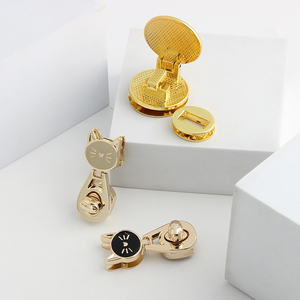 Biểu Tượng Tùy Chỉnh Kim Loại Ổ Khóa Phần Cứng Phụ Kiện Túi Hợp Kim Kẽm Khóa Kim Loại Tay Túi Xoắn Lần Lượt Ổ Khóa Cho Phụ Nữ Túi - Product Image 4