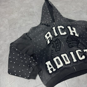 Felpa con Cappuccio Vintage Personalizzata da Uomo, Effetto Invecchiato, Stampa DTG, Strass sul Cappuccio, Polsini a Triplo Strato, Stile Streetwear - Product Image 2