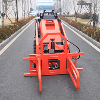 Mini-chargeuse compacte sur chenilles avec moteur Kubota et accessoires hydrauliques de préhension de balles pour l'agriculture et l'aménagement paysager