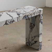 Table console en marbre Calacatta Nero uni de KUMUSI FURNITURE