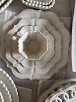 Assiettes en céramique de haute qualité au design personnalisé, vaisselle en porcelaine colorée, vente en gros à bas prix.