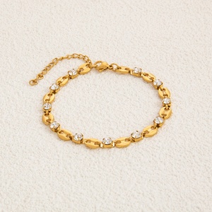 Bracelet en acier inoxydable avec plaqué or 18 carats inaltérable, bijou haut de gamme personnalisé, chaîne décorative pour femme - Product Image 4