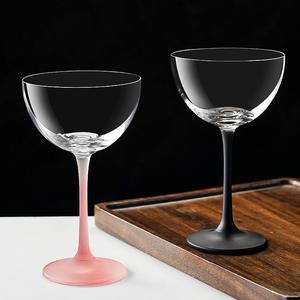 كؤوس كوكتيل مارتيني وردية بالجملة، كؤوس كوكتيل خاصة للبار بحافة ذهبية - Product Image 1