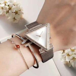 Montre de luxe triangulaire à quartz pour femme, bracelet en crocodile, garniture diamantée, boîtier en alliage, cadran en verre, mode quotidienne, vente en gros - Product Image 5