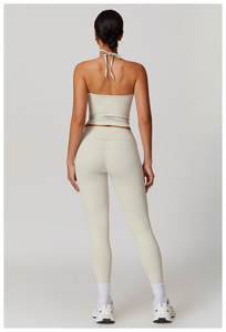 طقم يوجا رائج لعام 2025 يتكون من توب بحمالات وبنطلون يوجا عالي الخصر للنساء - Product Image 6