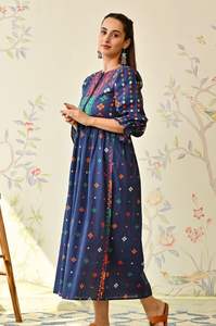 Vêtement ethnique de style indien, nouvelle robe longue Anarkali Kurti pour femmes, imprimée à la main, à carreaux, avec col profond, robe de soirée - Product Image 4