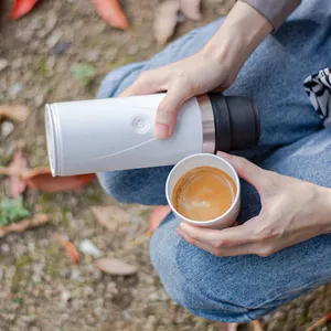 優れた製品ミニエスプレッソメーカー屋外キャンプ旅行用のポータブル手動コーヒーマシン