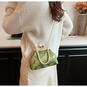 กระเป๋าสะพายข้างลายดอกไม้ขนาดใหญ่สไตล์จีนร่วมสมัย ประดับเปลือกหอยมุก ขายดีข้ามประเทศ - Product Image 3