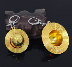 Porte-clés 3D en métal style <span class=keywords><strong>chapeau</strong></span> <span class=keywords><strong>de</strong></span> <span class=keywords><strong>paille</strong></span> anime, mini pendentif <span class=keywords><strong>chapeau</strong></span> tressé, porte-clés en bronze antique doré pour breloque <span class=keywords><strong>de</strong></span> sac, cadeau pour fans et enfants - Product Image 3