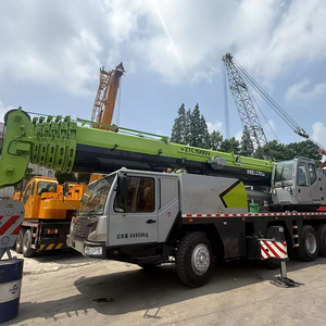 Grúa móvil sobre orugas todoterreno Zoomlion ZTC1000V de servicio pesado, usada, de 25/50/70/80/100 toneladas, con 6001-8000 horas de uso y transmisión de engranajes central. - Product Image 1