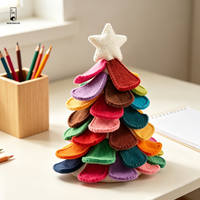 Décoration murale de Noël en feutre patchwork avec étoile superposée colorée et languettes décoratives