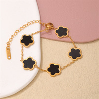 Bracelet de luxe en acier titane plaqué or 18 carats avec cinq breloques en forme de fleurs, tendance et haut de gamme pour femme - Vente flash