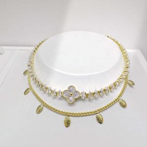 ราคาโรงงาน สร้อยข้อมือเทนนิสเงินแท้ 925 ชุบทอง 18k ประดับเพชรซิคอน ดีไซน์เรียบหรู พร้อมจี้รูปดอกไม้สำหรับผู้หญิง - Product Image 1