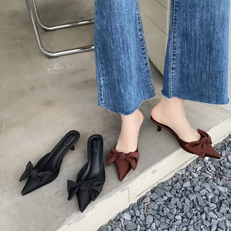 รองเท้าแตะแฟชั่นส้นเตี้ยสำหรับผู้หญิง,รองเท้าส้นเตี้ยสีดำสีแดงกุหลาบหัวแหลมดีไซน์แบบมีโบว์ใหญ่รองเท้าชายหาดฤดูร้อนสวยงาม