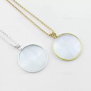 <span class=keywords><strong>Loupe</strong></span> de <span class=keywords><strong>lecture</strong></span> portable 5x en alliage de zinc écologique argentée pour la protection des yeux des personnes âgées – Cadeaux de bienvenue - Product Image 3