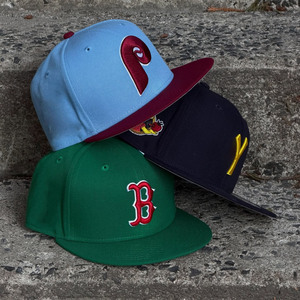 Cappellino da Baseball in Cotone Premium Personalizzato con Ricamo Squisito, Visiera Piatta, Vestibilità Aderente, 6 Pannelli, Patch Laterale, per Sport all'Aperto - Product Image 1