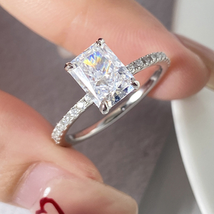 Bague de fiançailles en zircon taille radiant, argent 925 plaqué rhodium, pavé de diamants, bijoux classiques pour femmes - Product Image 1