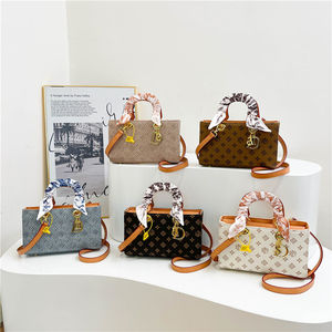 กระเป๋าถือสะพายข้างผู้หญิง PU หรูหราขายส่ง, กระเป๋าถือผู้หญิงสไตล์เรโทรและทันสมัย, ผ้าพันคอไหมและของตกแต่งลายตัวอักษร 2028 - Product Image 6