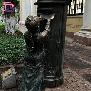 Grande sculpture en bronze représentant des personnages de la <span class=keywords><strong>mythologie</strong></span> amoureuse <span class=keywords><strong>européenne</strong></span>, éveillés par le baiser de Cupidon - Product Image 2