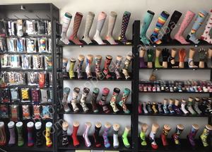 Chaussettes montantes populaires pour hommes, en coton blanc respirant, avec logo personnalisé et lettres amusantes « La vie est une blague », confortables et tendance - Product Image 3