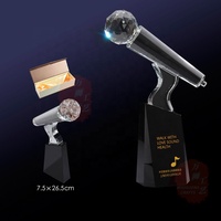 Trophée Microphone Musical en Cristal K9 Personnalisé Transparent – Idéal pour Événements Musicaux et Souvenirs – SPT-13F – Grande Vente
