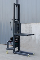 Scène d'éclairage Boîte d'aviation Chargement et déchargement Artefact Chariot élévateur à fourche monté sur véhicule Petit chargeur électrique dédié