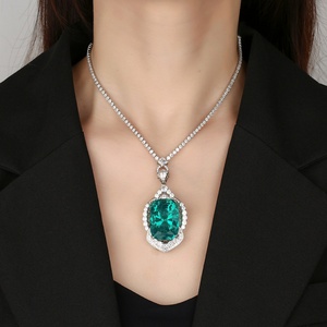 Collar con Colgante de Esmeralda de Imitación Verde de 20*28mm, Chapado en Oro sobre Cobre Ecológico, Antideslustre, Clásico y de Alta Calidad - Product Image 5