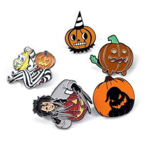 Pin de Solapa Personalizado de Personaje de Película de Terror, de Metal, Aleación de Zinc, Esmaltado, de Dibujos Animados, para Halloween - Product Image 1