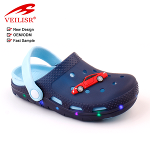 Zoccoli per bambini <span class=keywords><strong>scarpe</strong></span> da giardino a LED ragazzi ragazze sandali illuminati bambini leggeri antiscivolo Kinder Sandalen sandali per bambini zoccoli per bambini - Product Image 1