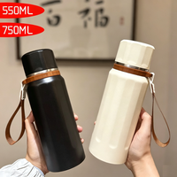 Bouteille d'eau isotherme en acier inoxydable 550 ml 750 ml, grande capacité, thermos portable pour les voyages et les activités de plein air