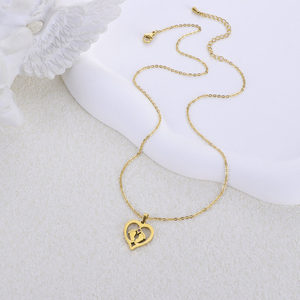 Collier pendentif cœur plaqué or 304 316 TAYLORFASO avec zircon cubique, bijoux romantiques pour femmes à porter tous les jours - Product Image 4