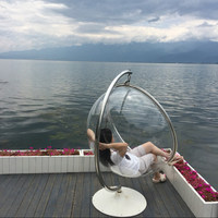 Fauteuil suspendu moderne en acrylique, chaise bulle de luxe transparente pour hôtels, complexes hôteliers et projets commerciaux, siège capsule spatiale