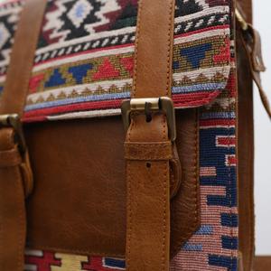 Bolso bandolera de lona bohemia con solapa de cuero y estampado étnico para mujer - Product Image 5
