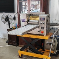 Machine à laminer la pâte Chapati entièrement automatique Machine à fabriquer les crêpes industrielles et commerciales à mille couches Machine à presser les croûtes