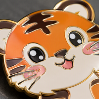 Badge de revers en émail dur motif Tigre de dessin animé mignon et fruit, design Kawaii personnalisé, finition miroir lisse, plaqué or, vente en gros, logo