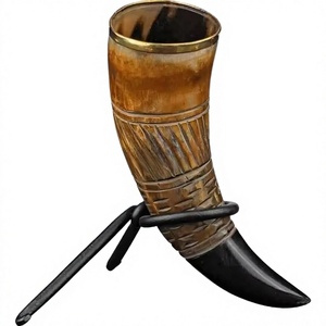Ensemble de 4 cornes à boire sur le thème de l'amour, polies, médiévales, écologiques, décoratives, pour bière, hydromel, whisky, avec motifs marins et animaux, naturelles - Product Image 1