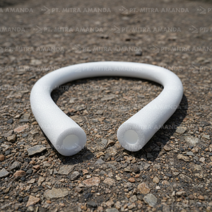 Aislamiento versátil de tubo de PE dividido, resistente a desgarros, para protección de mangueras automotrices - Product Image 1