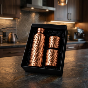 Juego de Botella de Agua de Cobre con Diseño en Espiral de Lujo y 2 Tazas, 3 Piezas, Patrón Ondulado Tallado Moderno, Portátil, en Caja de Regalo - Product Image 1