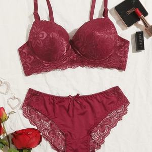 En Gros OEM <span class=keywords><strong>Sexy</strong></span> et Séduisant Ensemble Soutien-Gorge et Culotte Deux Pièces en Dentelle Florale Rouge pour Femme - Product Image 1