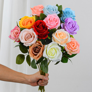 Bouquet de roses artificielles en soie, fleurs en velours rouge pour décorations murales de mariage, décoration du festival Qixi - Product Image 2