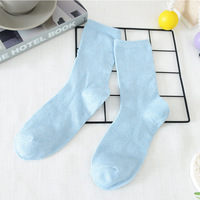 Mode coréenne Chaussettes à paillettes pour femmes Longueur d'équipage tricotée en soie argentée respirante pour l'été Utilisation quotidienne Techniques tissées
