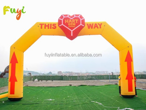 Arco Inflable <span class=keywords><strong>Gigante</strong></span> Direccional con Logotipo de Corazón y Flechas para Ferias Comerciales, Entrega Rápida, OEM/ODM Disponible - Product Image 2