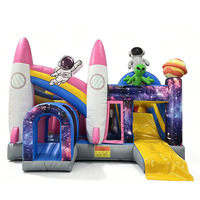 Château gonflable combiné avec toboggan sur le thème de l'aventure spatiale, astronaute, extraterrestre, fusée, pour les fêtes d'enfants