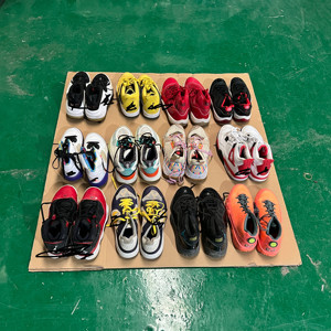 Fournisseur de chaussures de <span class=keywords><strong>basket</strong></span>-ball d'<span class=keywords><strong>occasion</strong></span> de haute qualité, chaussures de <span class=keywords><strong>basket</strong></span>-ball de marque internationale de seconde main pour hommes - Product Image 4
