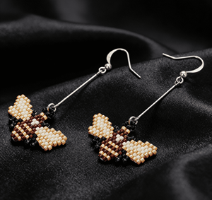 Boucles d'oreilles pendantes abeille mignonnes et amusantes, <span class=keywords><strong>perles</strong></span> <span class=keywords><strong>de</strong></span> riz Miyuki, <span class=keywords><strong>tissage</strong></span> artisanal, boucles d'oreilles pendantes - Product Image 1