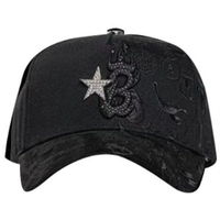 قبعة بيسبول غير مهيكلة بنمط بانك من Gorras Barbas، مزينة برقعة مطرزة بحروف، باللون الأزرق الملكي، مع فتحات شبكية مسامية قابلة للتعديل